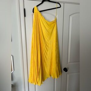 Yellow one shoulder pleated Dress!